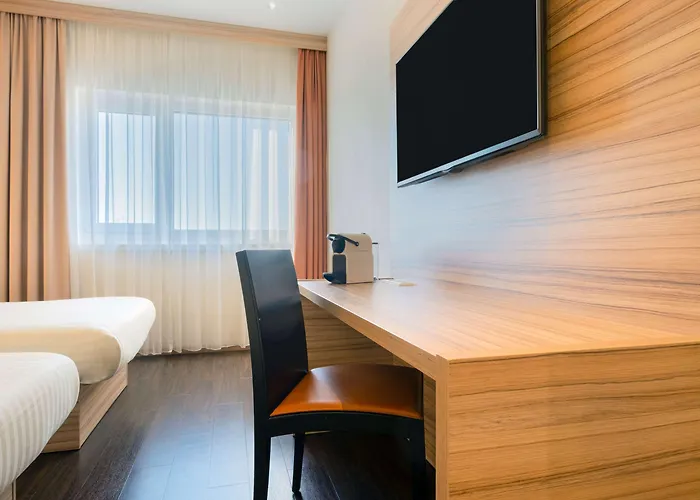 Leonardo Hauptbahnhof Otel 4*